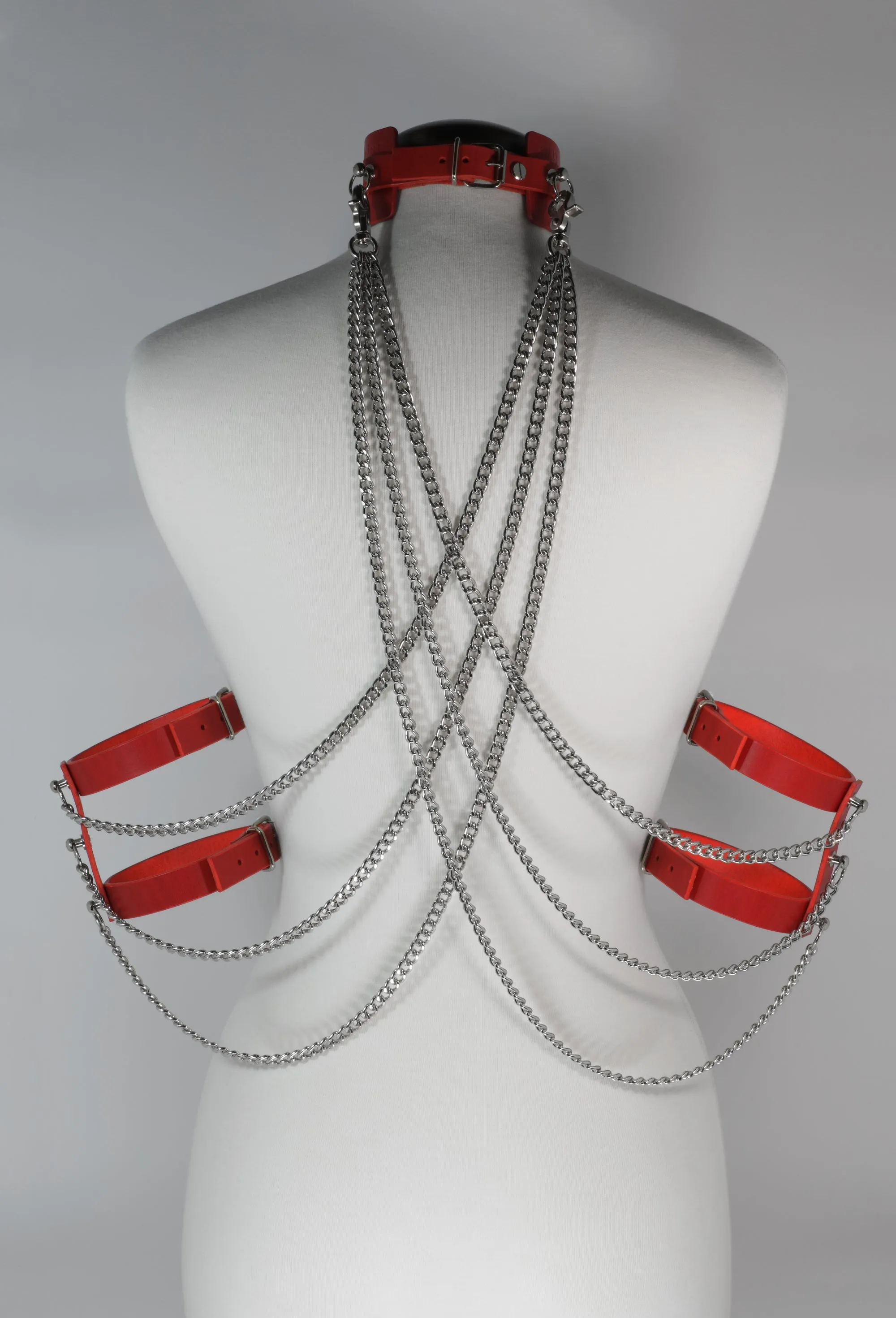 86738_with chains