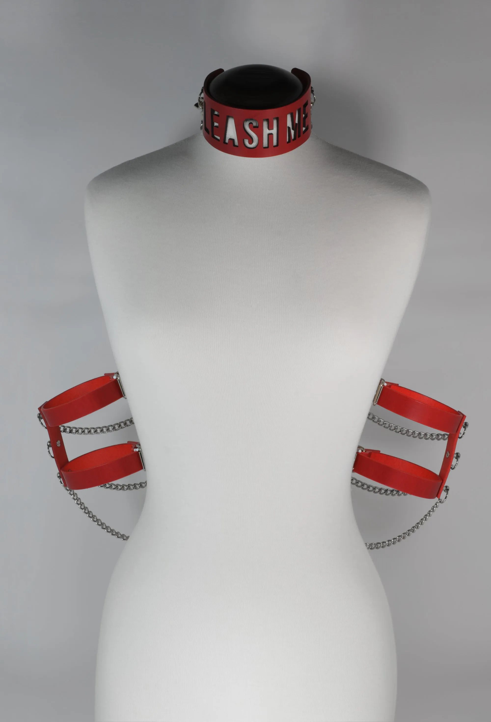86738_with chains