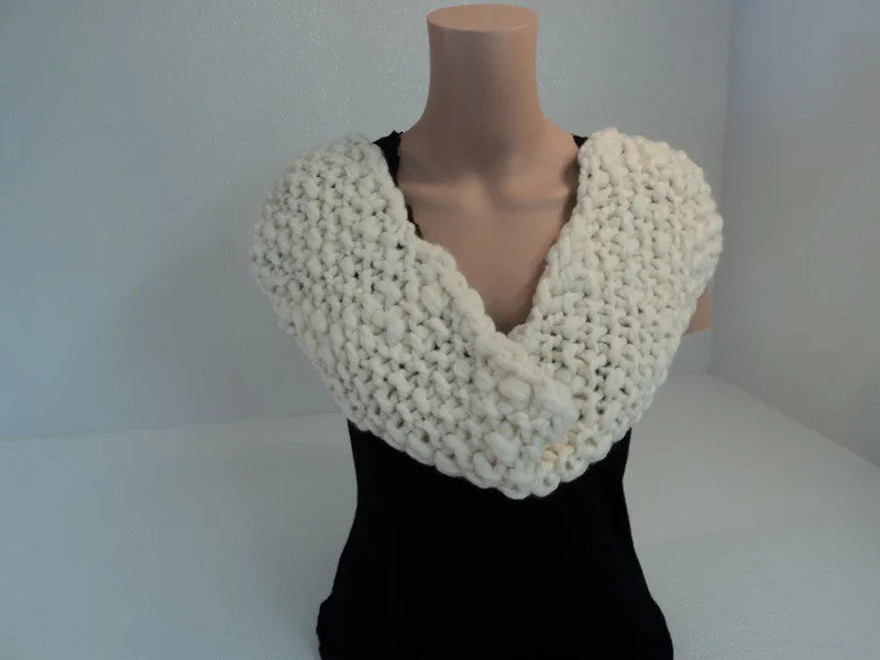 Handcrafted Wrap Cowl Cream Textured 100% Merino Wool Female Adult -- New No Tags