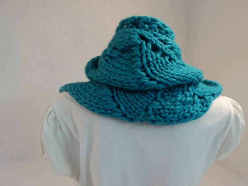 Handcrafted Wrap Cowl Teal Leaf Design 100% Merino Wool Female Adult -- New No Tags