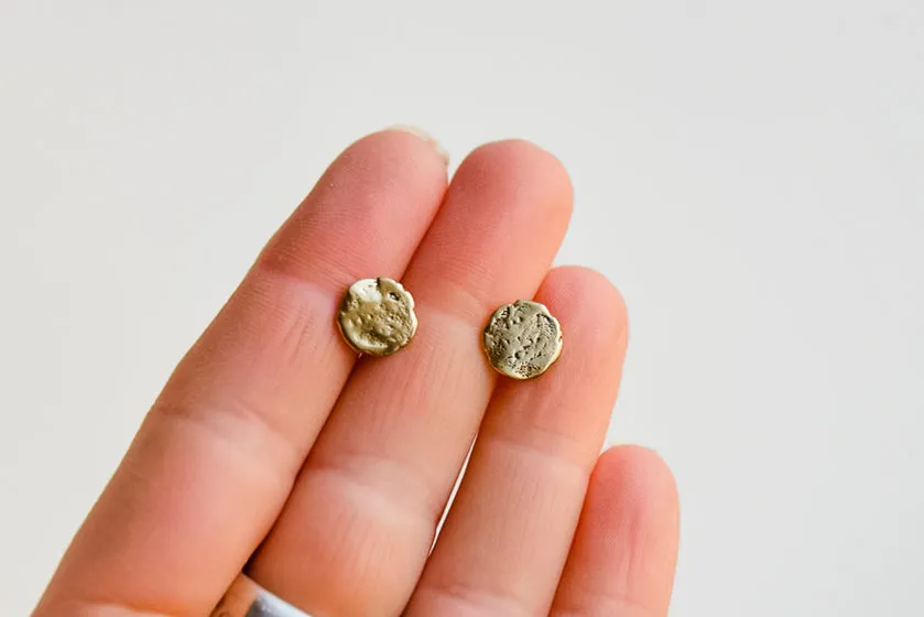 Logo Studs