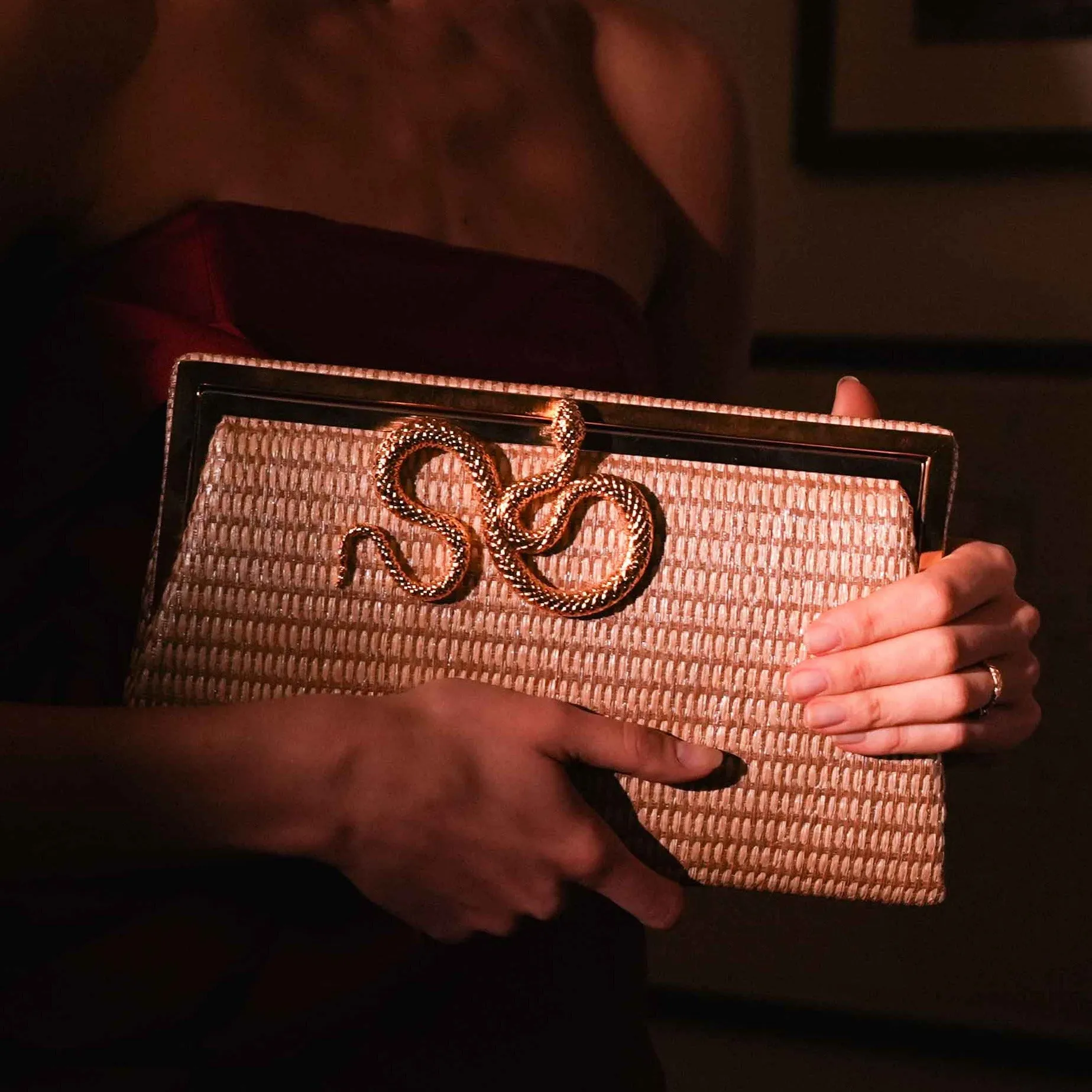 SERPENT ON SILVER STRAW GRACE CLUTCH